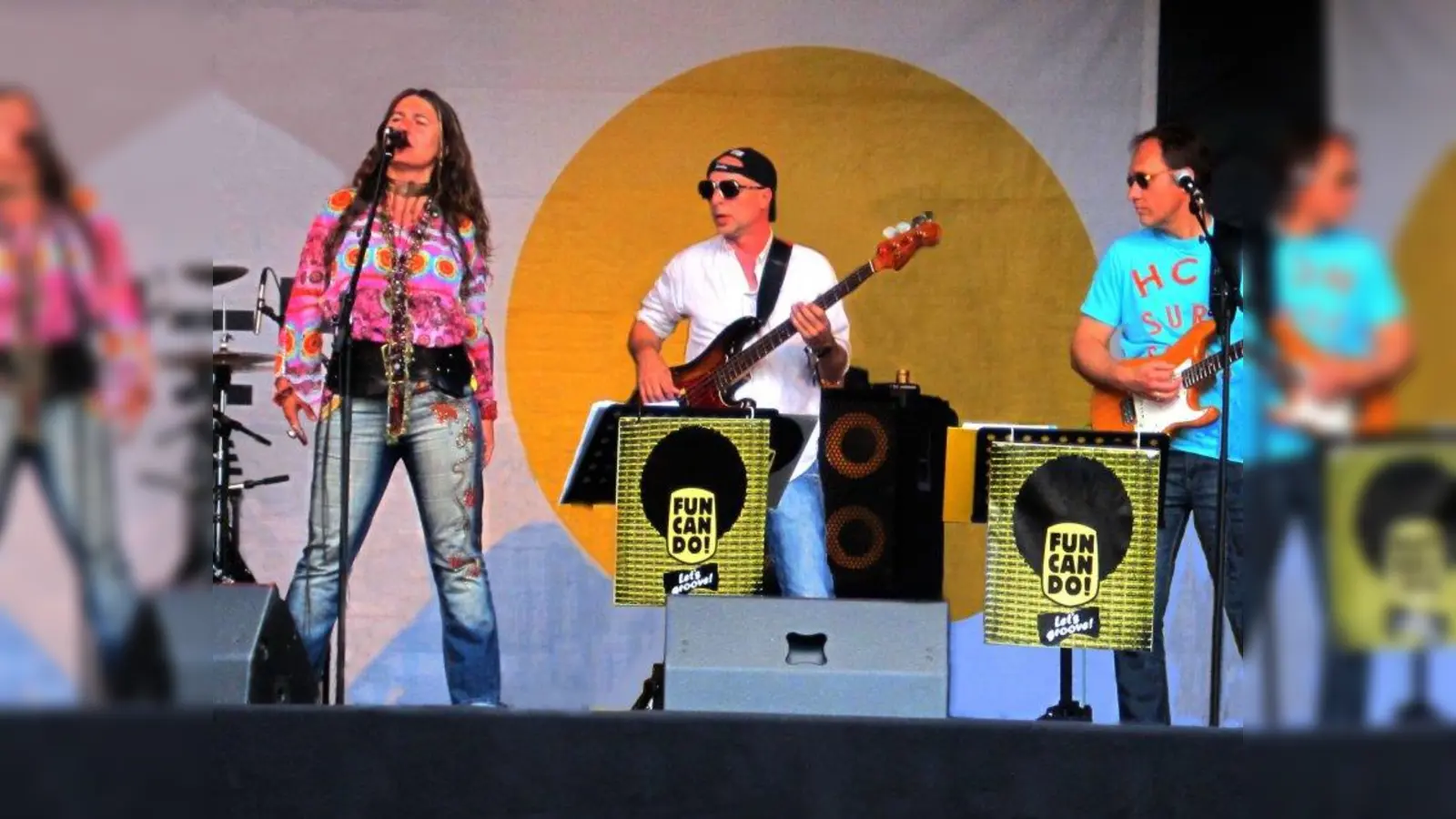 Fun Can Do! spielt im Multikulturellen Jugendzentrum einen wilden Mix aus den genialsten Songs der letzten 40 Jahre von Musikern wie Bill Withers, Stevie Wonder, Herbie Hancock, Dumpstaphunk, Johnny G. Watson, Frank Zappa, Prince und vielen mehr, alles nach eigener Rezeptur „hot &amp; funky” zubereitet, garniert mit groovigen „Selfmades”. (Foto: © Fun Can Do!)