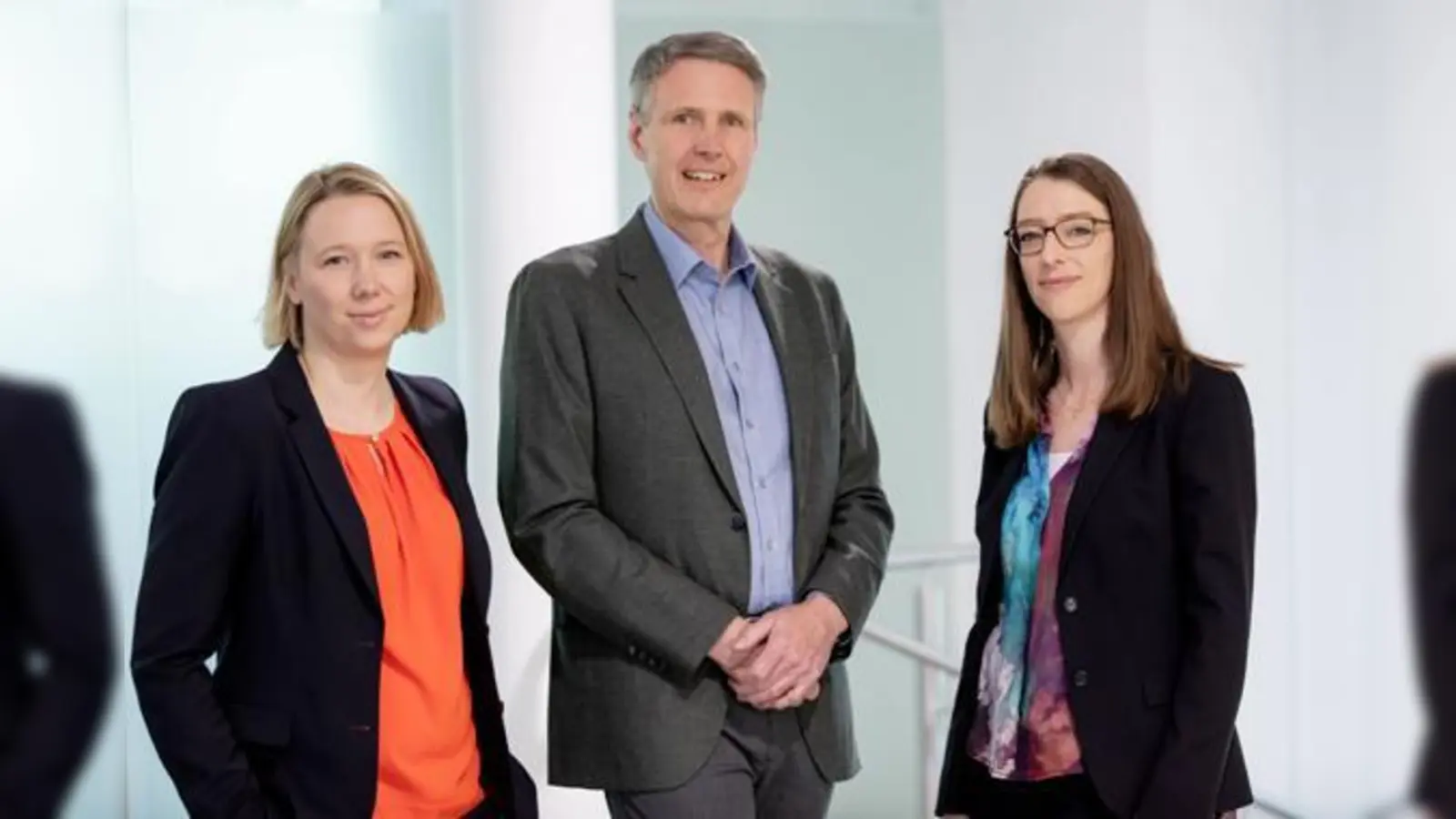 Sabine Ansprach, Klinikgeschäftsführerin, Prof. Hans- Joachim Andreß, Ärztlicher Direktor, und Anna Magdalena Giehrl, Pflegedirektorin (v.l.n.r.).  (Foto: Steffen Leiprecht)