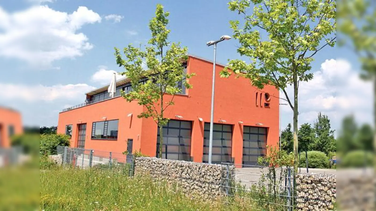 Das neue Gerätehaus der Freiwilligen Feuerwehr Waldperlach wurde 2006 eingeweiht. 	 (Foto: aha)