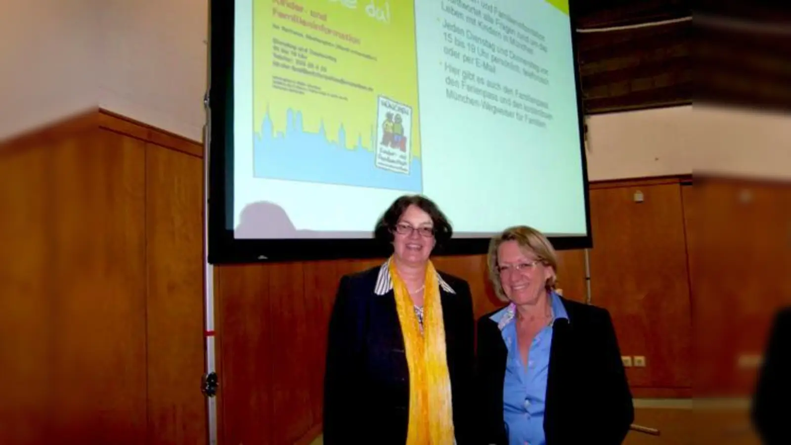 Christine Strobl (links) leitete die Bürgerversammlung, bei der Angelika Pilz-Strasser eine Arbeitsbilanz präsentierte.	 (Foto: ikb)