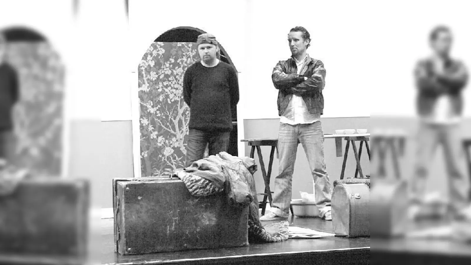 Szene aus 3 Night with Madox: Leuchtturmwächter (Daniel Beaver) und Taxifahrer (Julian Powell).  (Foto: Verein)