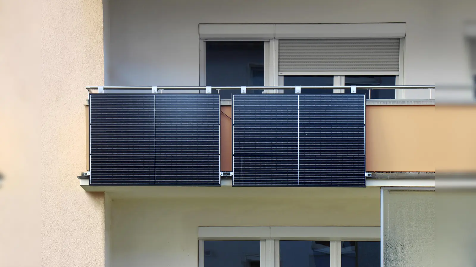 Für den Anschluss von Balkonkraftwerken sollen Erleichterungen auf den Weg gebracht werden. (Foto: energieasy.de)