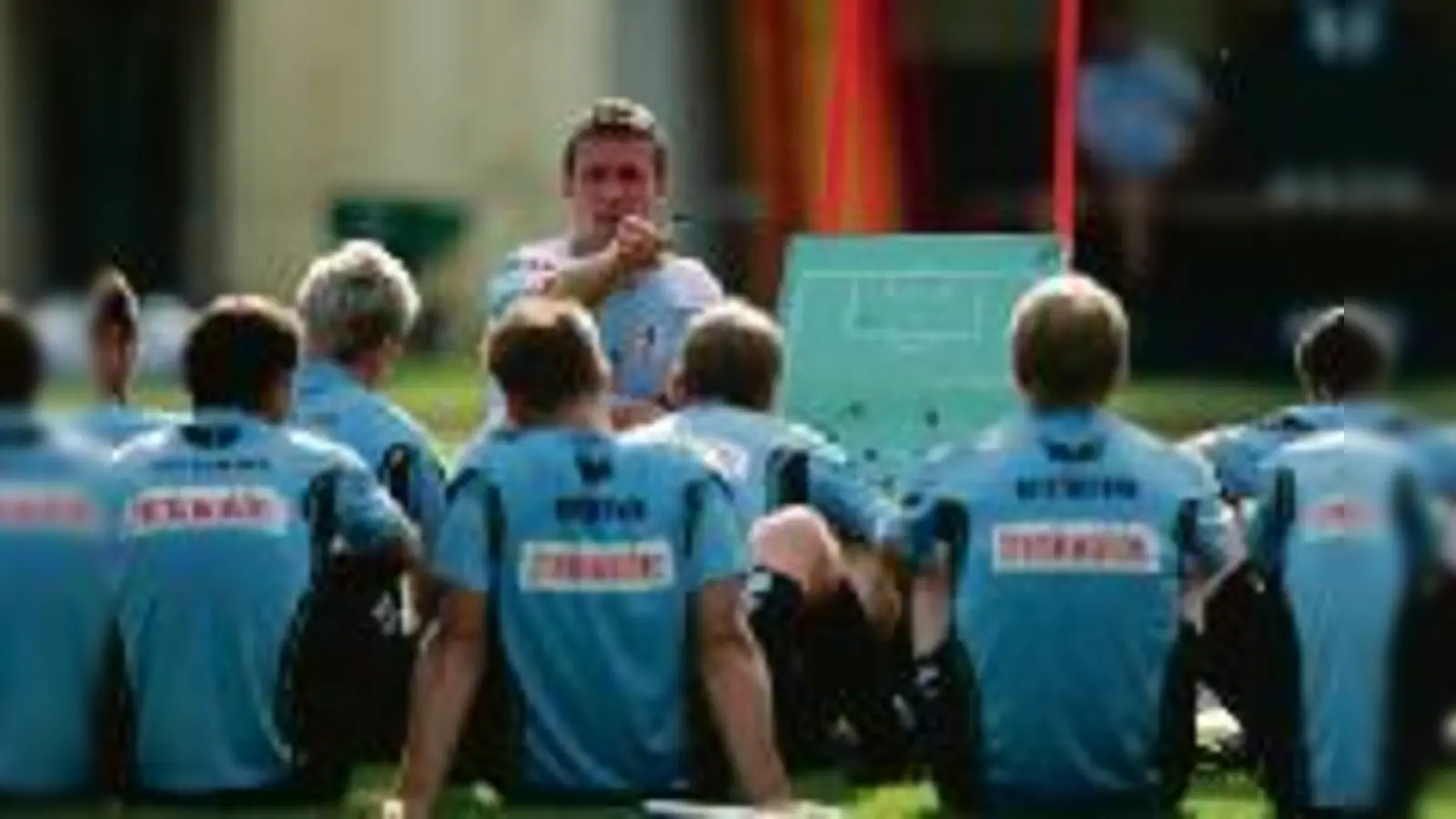 Marco Kurz bereitet sein Team auf das Derby mit Ingolstadt vor. Er fordert vollen Einsatz.	 (Foto: sampics)