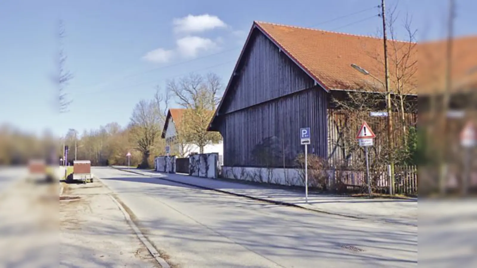 Lkws haben Parkverbot. Jetzt dürfen in der Echardinger Straße nur noch Pkws parken.	 (Foto: privat)