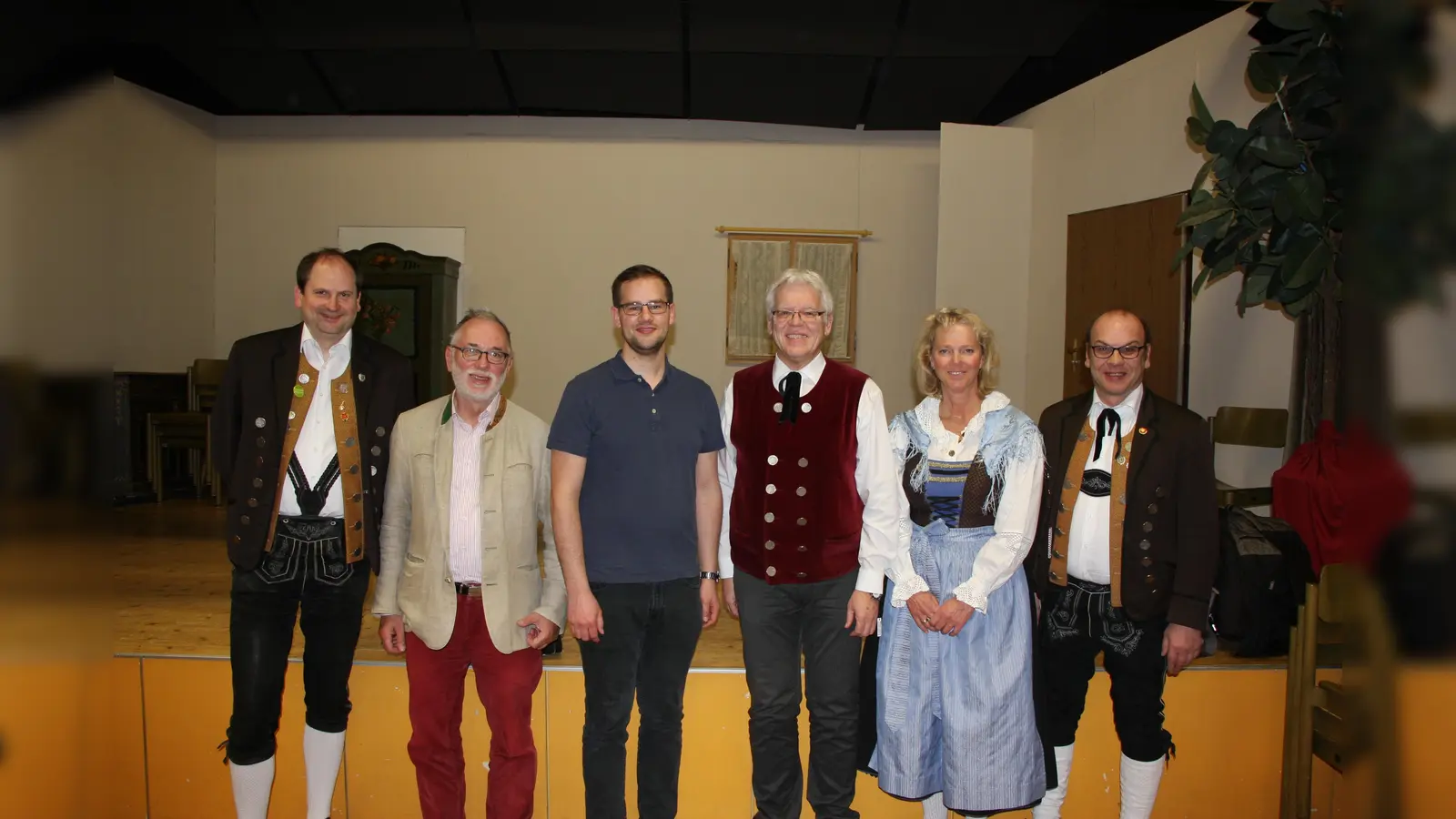 Truderinger Musikvereins: Schriftführer Harald Ripp, Wahlleiter Dr. Georg Kronawitter, 2. Vorstand Martin Förster, 1. Vorsitzender Reinhold Obermeier, 3.Vorstand Iris Blüml und Vereinskassier Manfred Welte (v.l.n.r.). (Foto: privat)