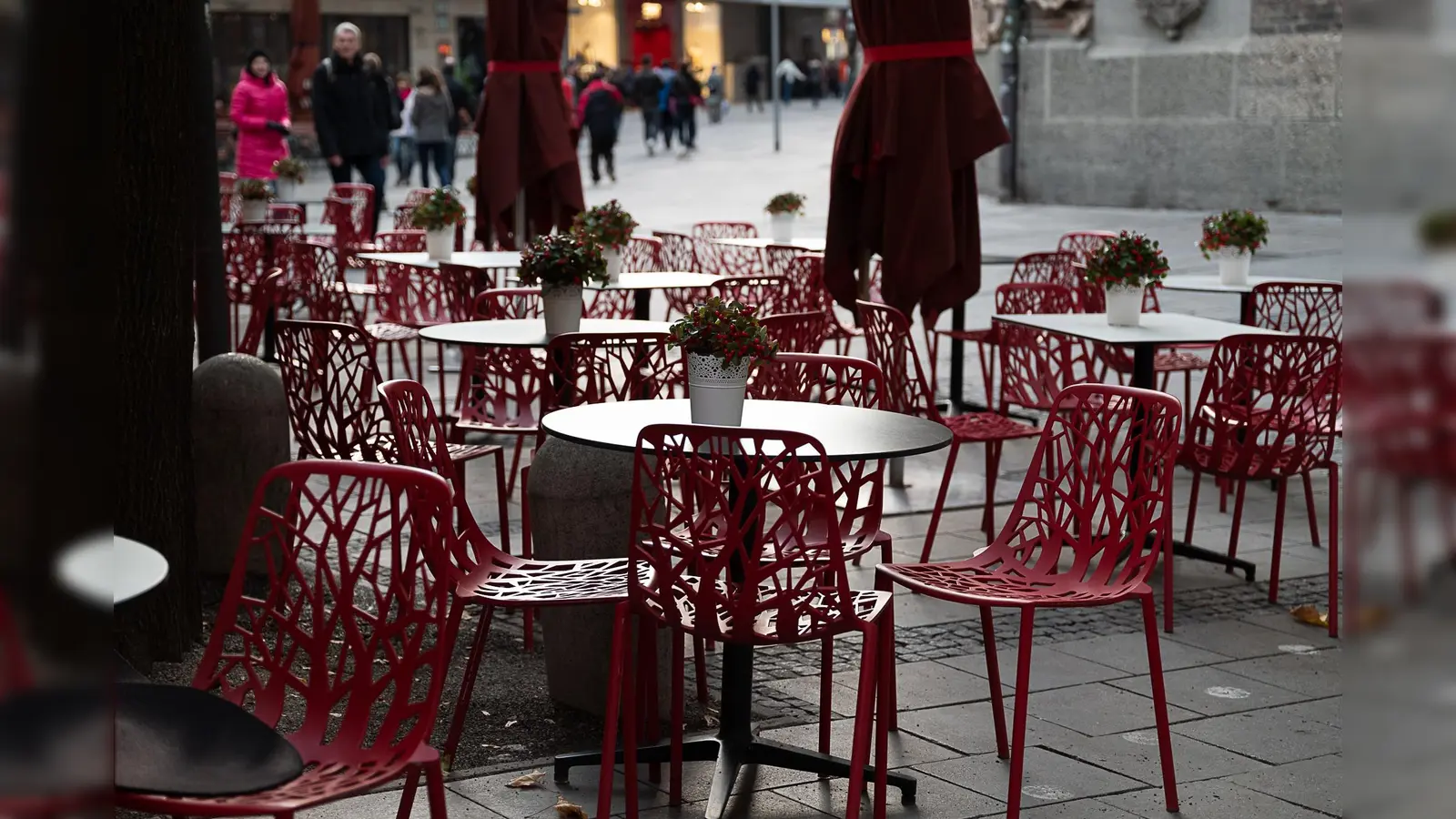 Die Fotokünstler zeigen im Rathaus von Vaterstetten wieder ihre spannenden Bilder. (Foto: Christina Hermann)