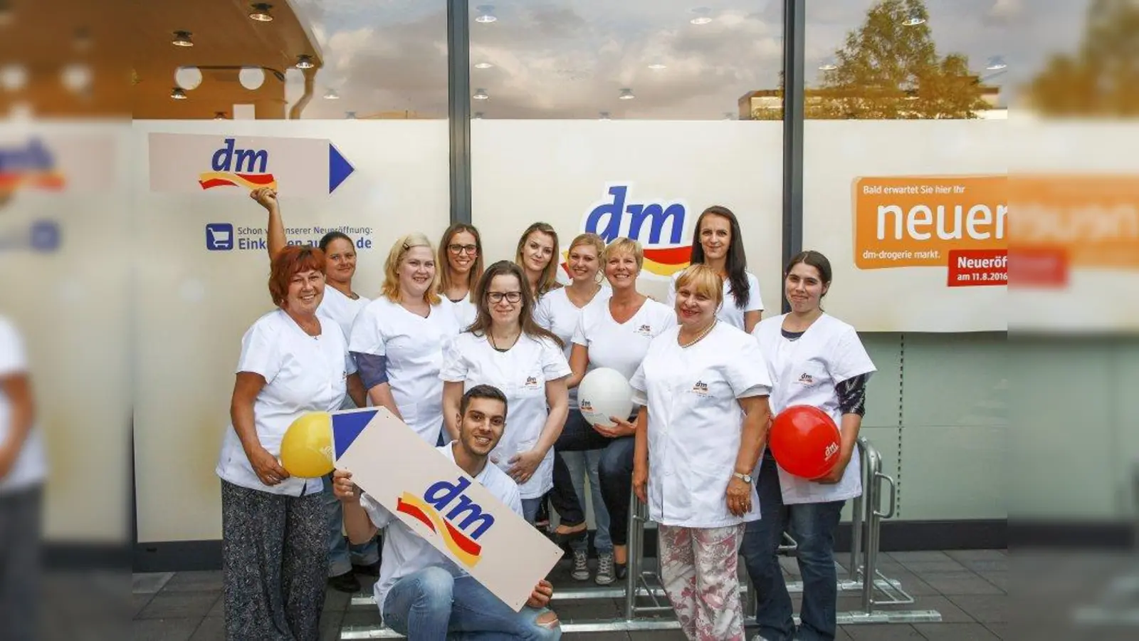 Das dm-Team hat zur Neueröffnung zahlreiche Aktionen für seine Kunden vorbereitet. (Foto: dm)