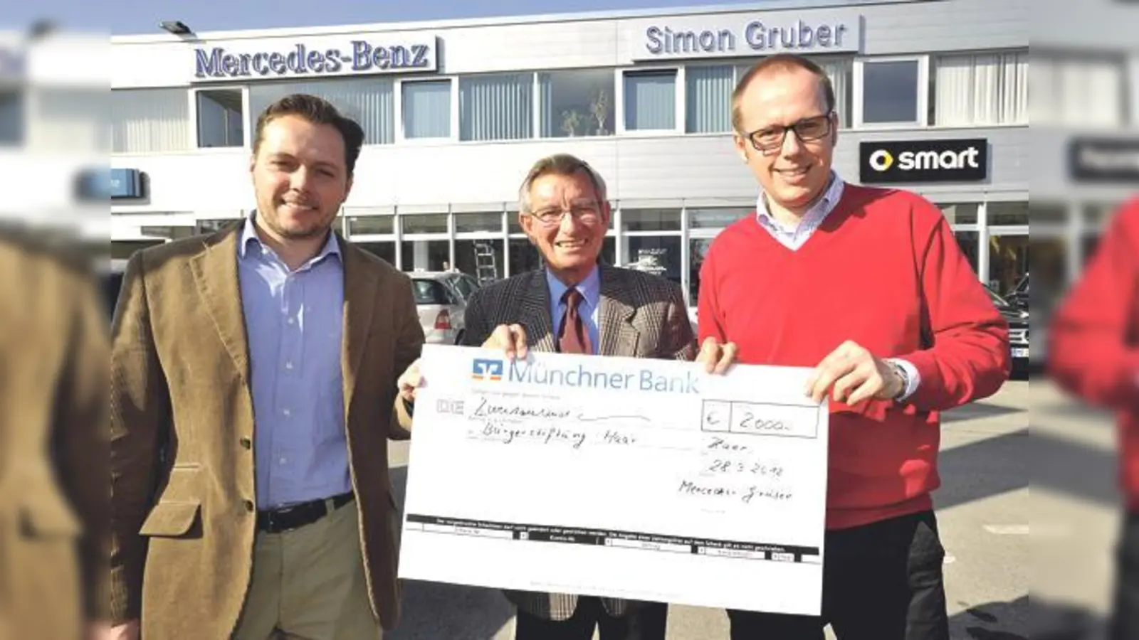 Thomas Anzi, Jürgen Partenheimer und Armin Anzi bei der Scheckübergabe (v.li.).	 (Foto: Claus Schunk)