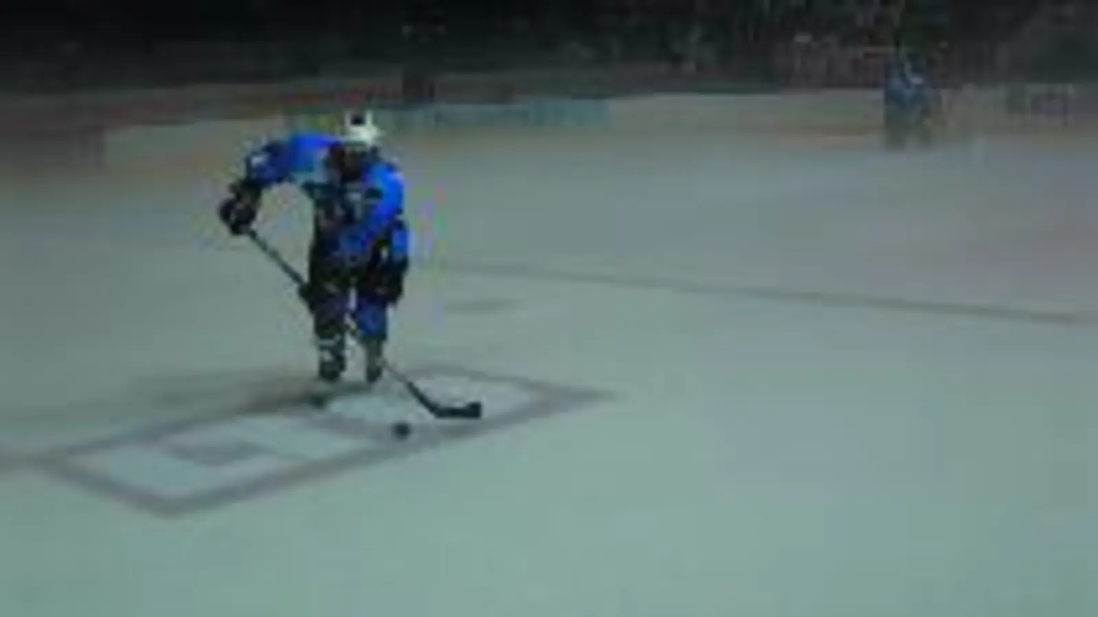 Scheinbar noch nicht warm  (Foto: Der EHC in seiner ersten Bundesliga-Saison.)