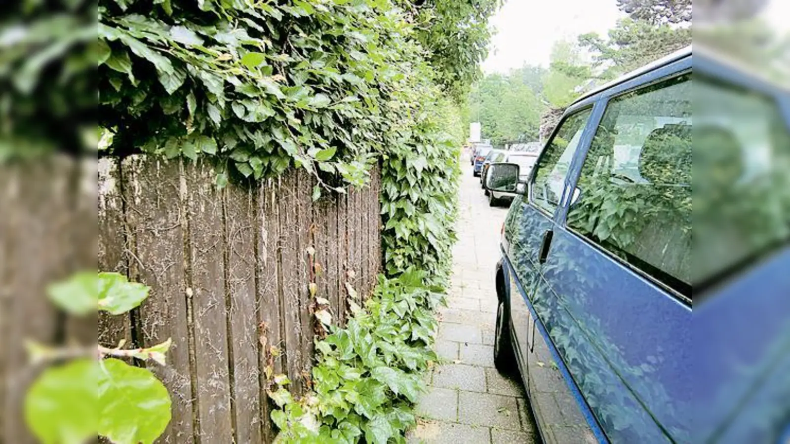 Da gehts eng her! Hier durchzukommen ist nicht nur für Eltern mit Kinderwägen und Behinderte ein echtes Problem. (Foto: ikb)