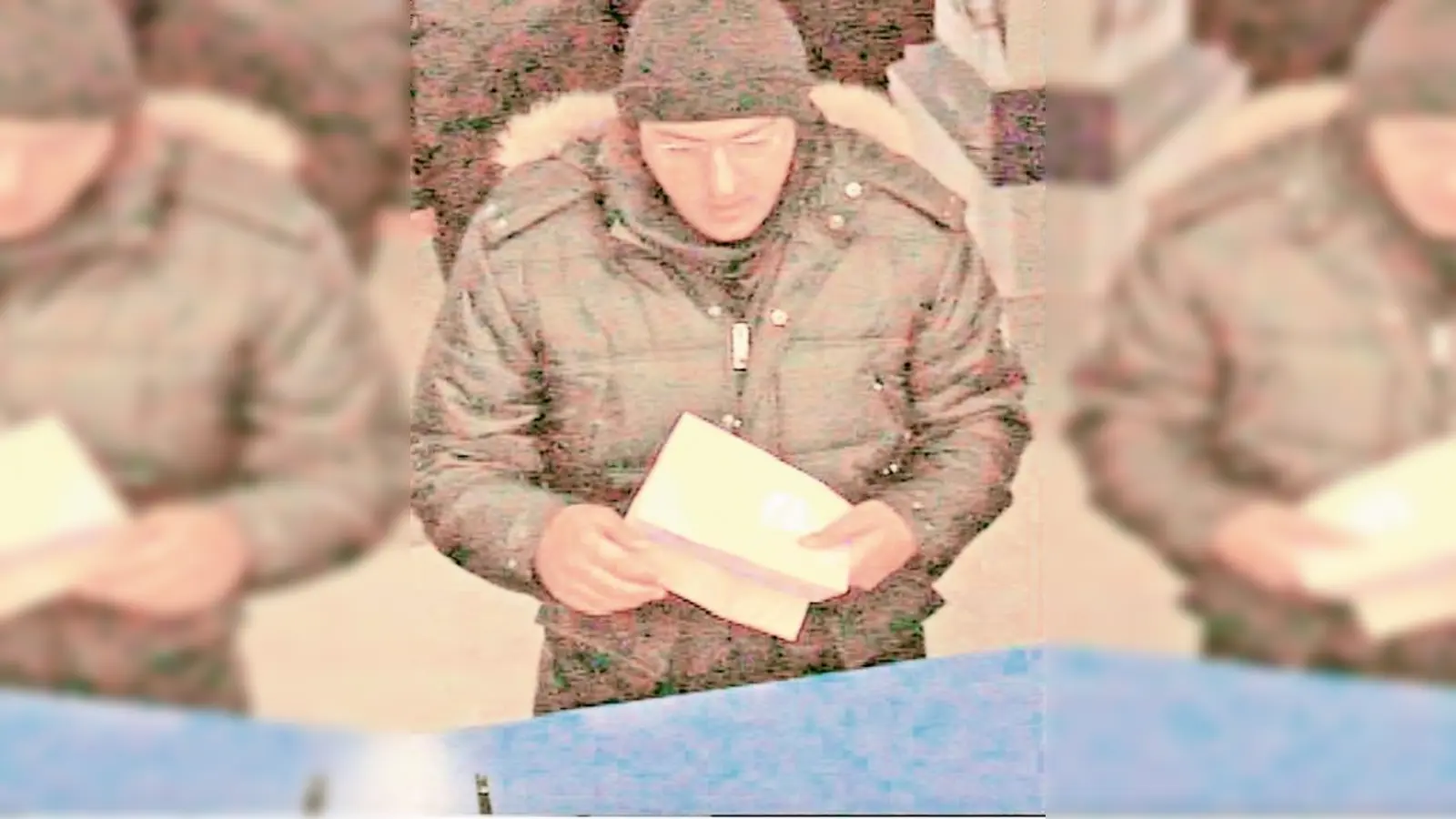 Nach diesem Bankräuber fahndet die Polizei. 	 (Foto: Polizei)