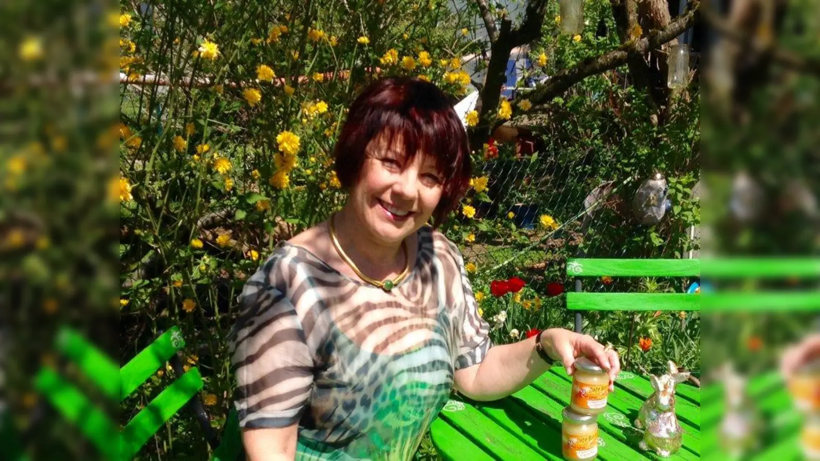 MdL Diana Stachowitz (SPD) ist begeisterte Hobbygärtnerin und wirbt für die Idee, die Rathausbalkone mit Blumen zu schmücken, die Bienen nützen. (Foto: pr)