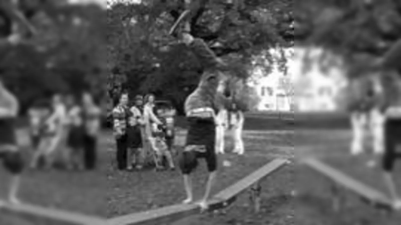 Die ersten Kunststücke wurden bei der Einweihung des Balkens bereits ausprobiert.	  (Foto: MAGs)