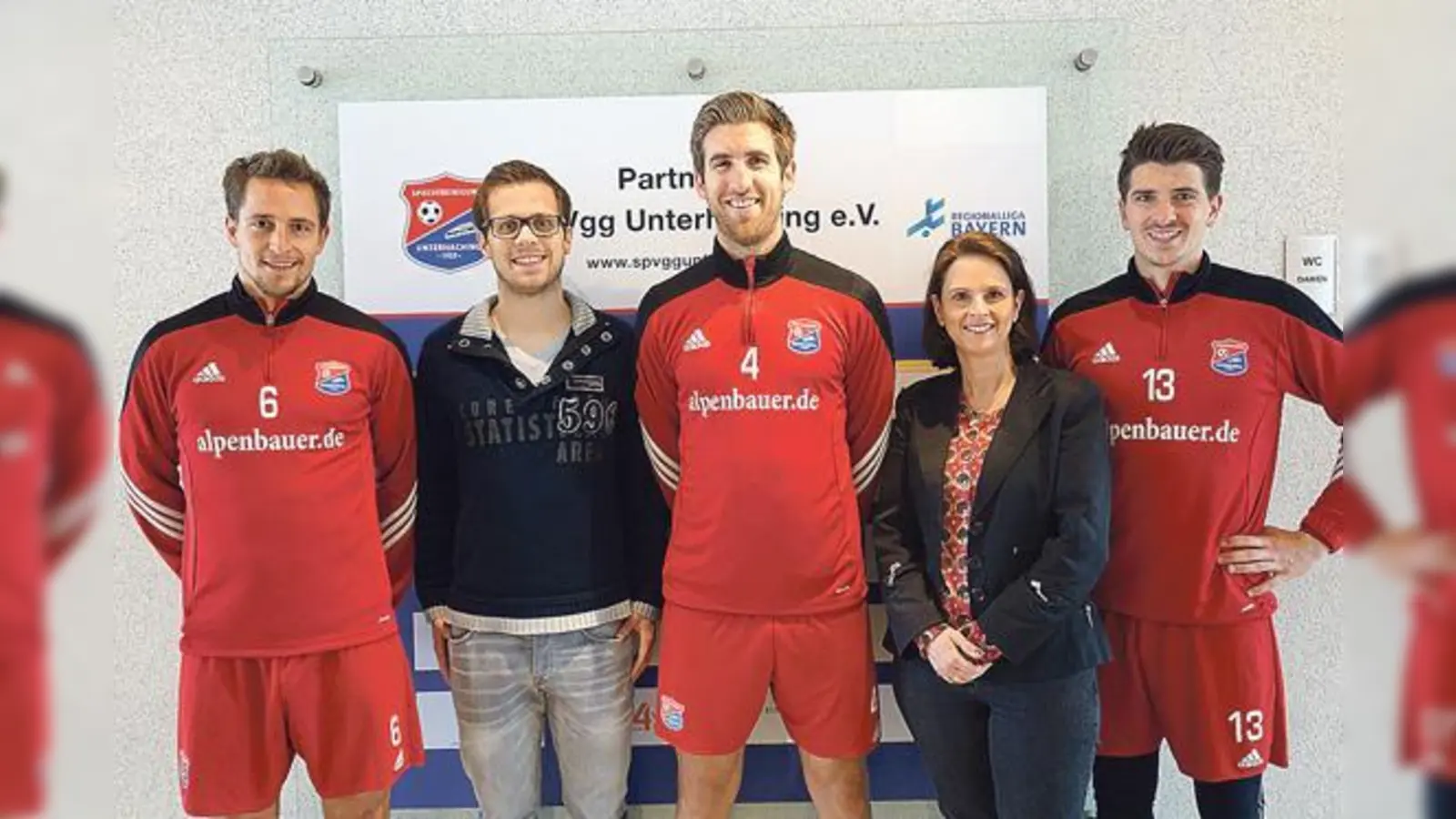 Tom Lamest freut sich über die prominente Unterstützung der Spieler Ulrich Taffertshofer, Alex Winkler und Jim-Patrick Müller. Auch Susanne Röder vom Gewerbeverband unterstützt den großartigen Benefizlauf zu Gunsten des Kinderhospiz gerne.  (Foto: hw)