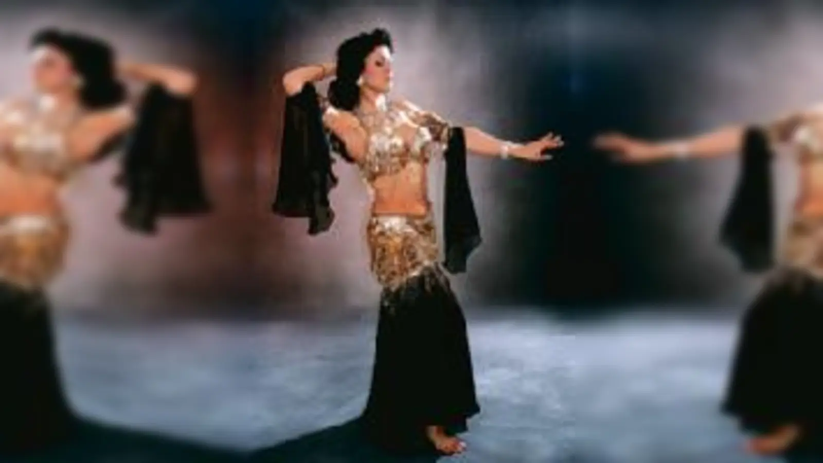 Eine dunkle Schönheit im Glitzergewand: Eine Bauchtänzerin wie aus 1001 Nacht.  (Foto: www.djamila.de)