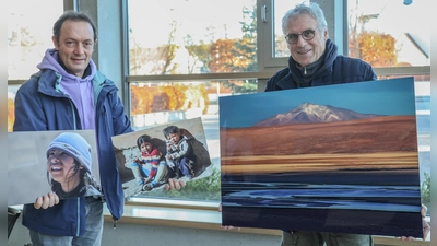 Freuen sich auf die Ausstellung im Herrschinger Rathaus: Kulturreferent Hans-Hermann Weinen (l.) und der Fotograf Jörg Reuther. (Foto: Gemeinde Herrsching)