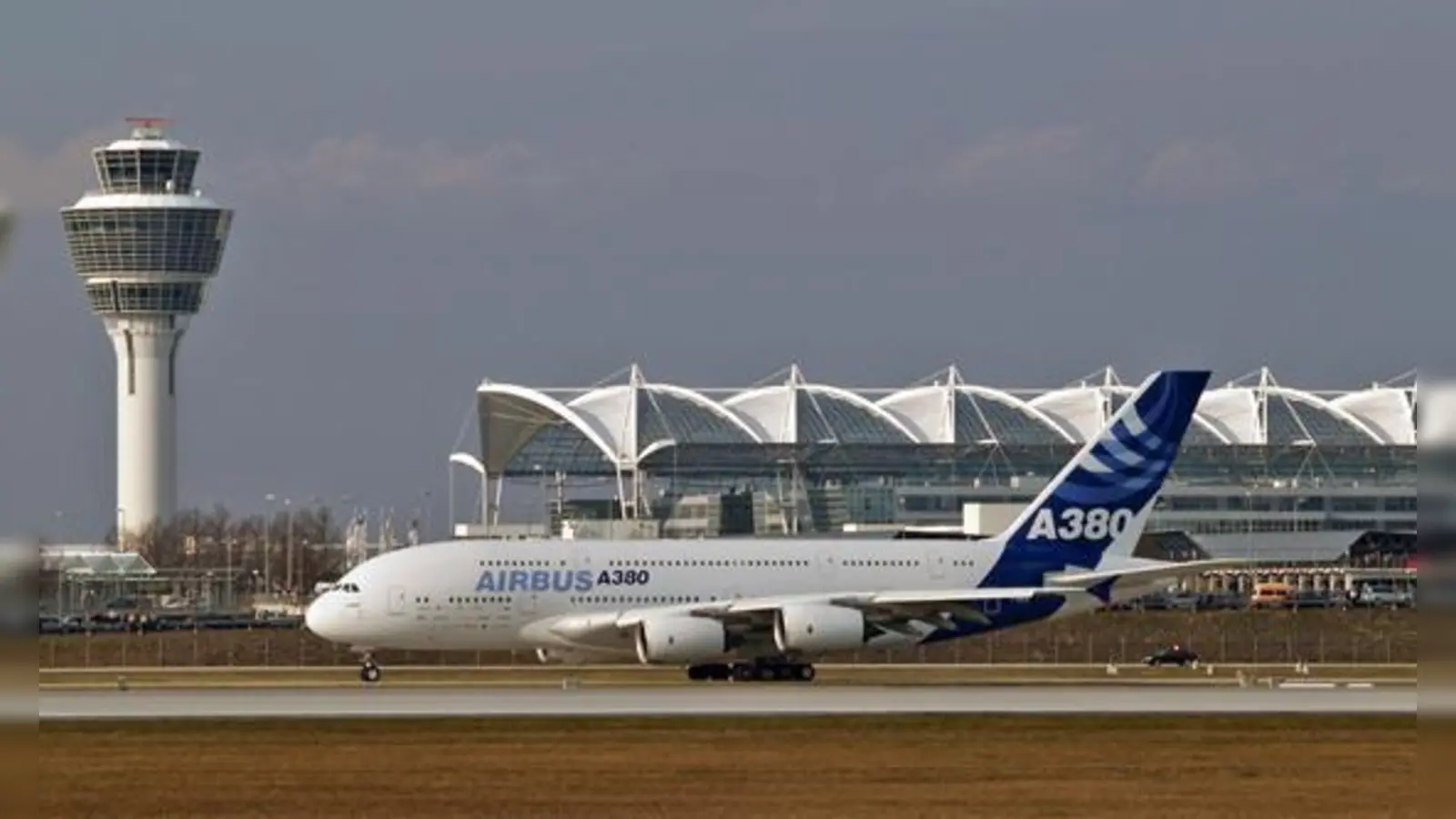 Der Münchner Flughafen war der erste in Europa, auf dem das größte Verkehrsflugzeug der Welt, der Airbus A380, abgefertigt werden durfte. Das steht auch für eine Entwicklung hin zu immer größeren Maschinen. 	 (Foto: FMG (Friedel))