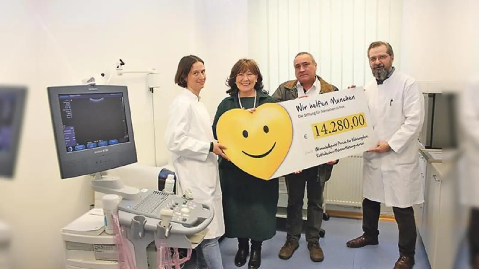 Münchens »First Lady« Petra Reiter (Zweite von links) übergab die Spende der Stiftung »Wir helfen München«.	 (Foto: KMFV)