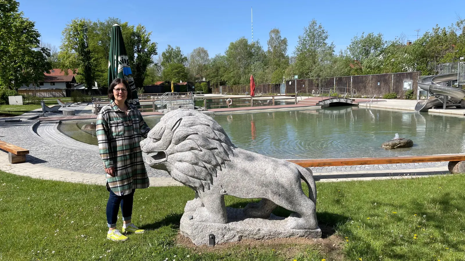Vorstandsmitglied Jana Kober freut sich auf die Eröffnung des Further Naturbades am 12. Mai. (Foto: hw)