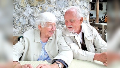 Helga und Xaver Erlacher, hier an ihrem Hochzeitstag, sind auch nach 60 Ehejahren noch sehr glücklich miteinander.	 (Foto: Privat)