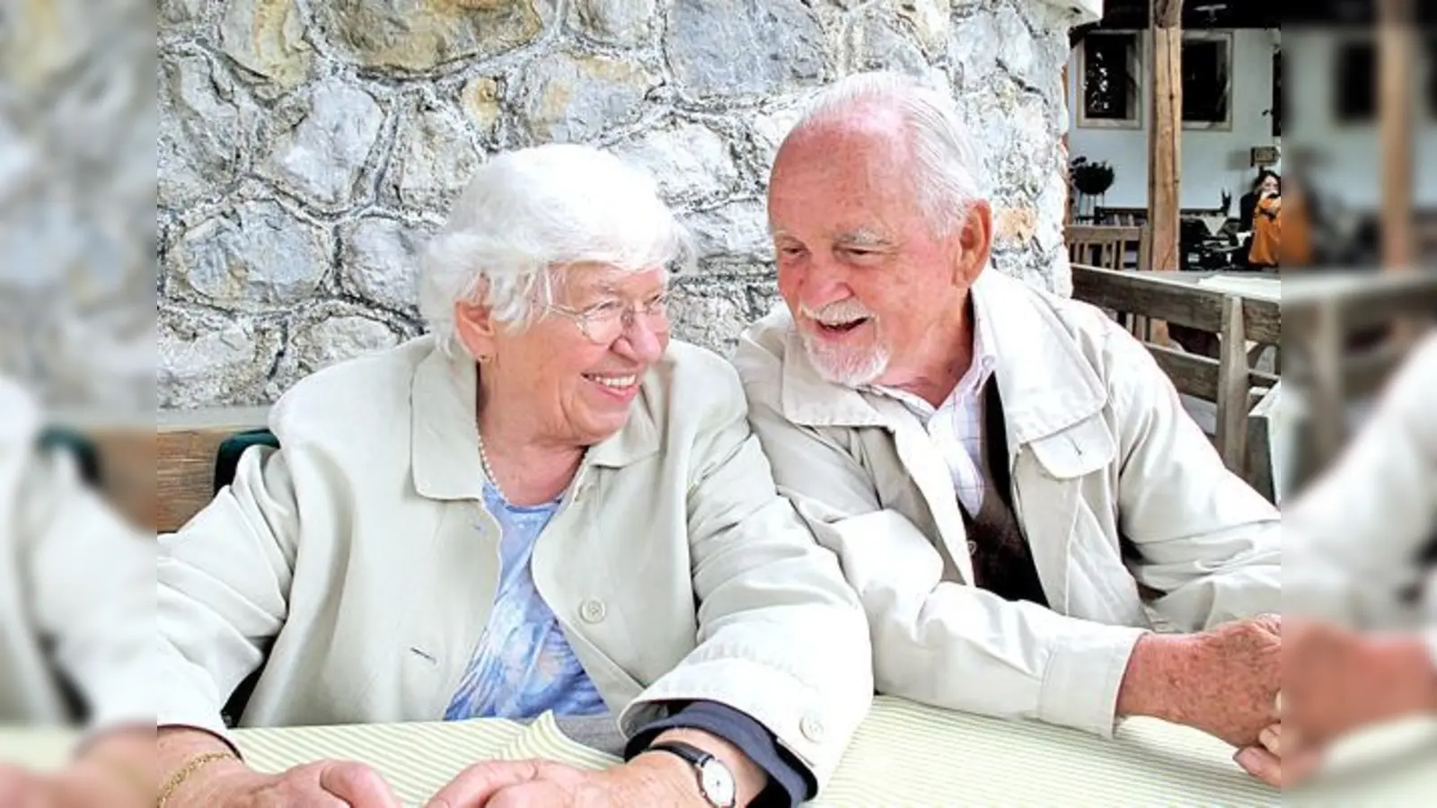 Helga und Xaver Erlacher, hier an ihrem Hochzeitstag, sind auch nach 60 Ehejahren noch sehr glücklich miteinander.	 (Foto: Privat)