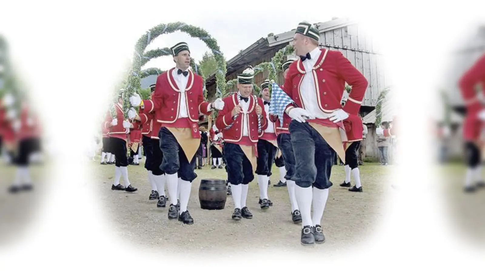 Schäfflertanzgruppe des MTV Pfaffenhofen 1862 zu Gast im Markus Wasmeier Freilichtmuseum.  (Foto: Heinz Thalmeir)