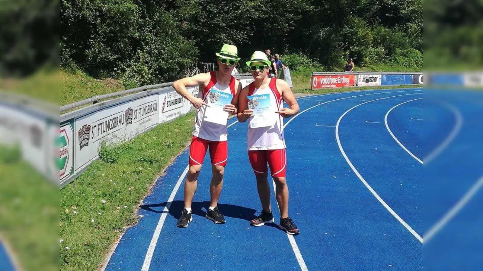 Die Sprinter Alexander Grübel und Maximilian Brantl (v.l.) konnten sich in der Altersklasse U18 souverän den siebten und fünften Platz sichern. (Foto: SV Germering)