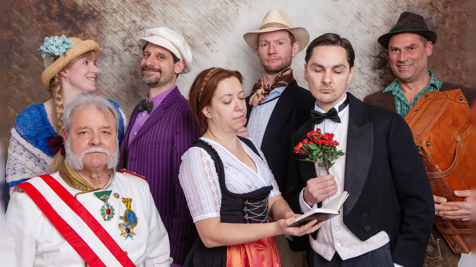 Sogar der Kaiser ist zu Gast im Weissen Rössl, das bei den Weiherspielen gastiert. (Foto: Walter Daschner)