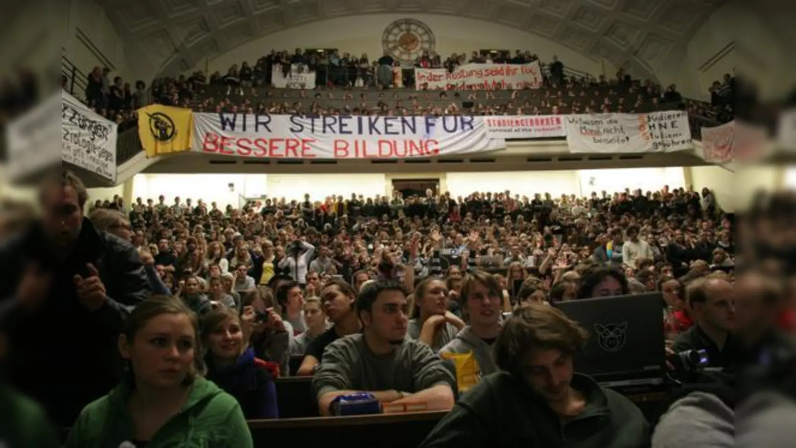 Lautstarker  (Foto: Studenten besetzen seit über vier Wochen das Audimax.)