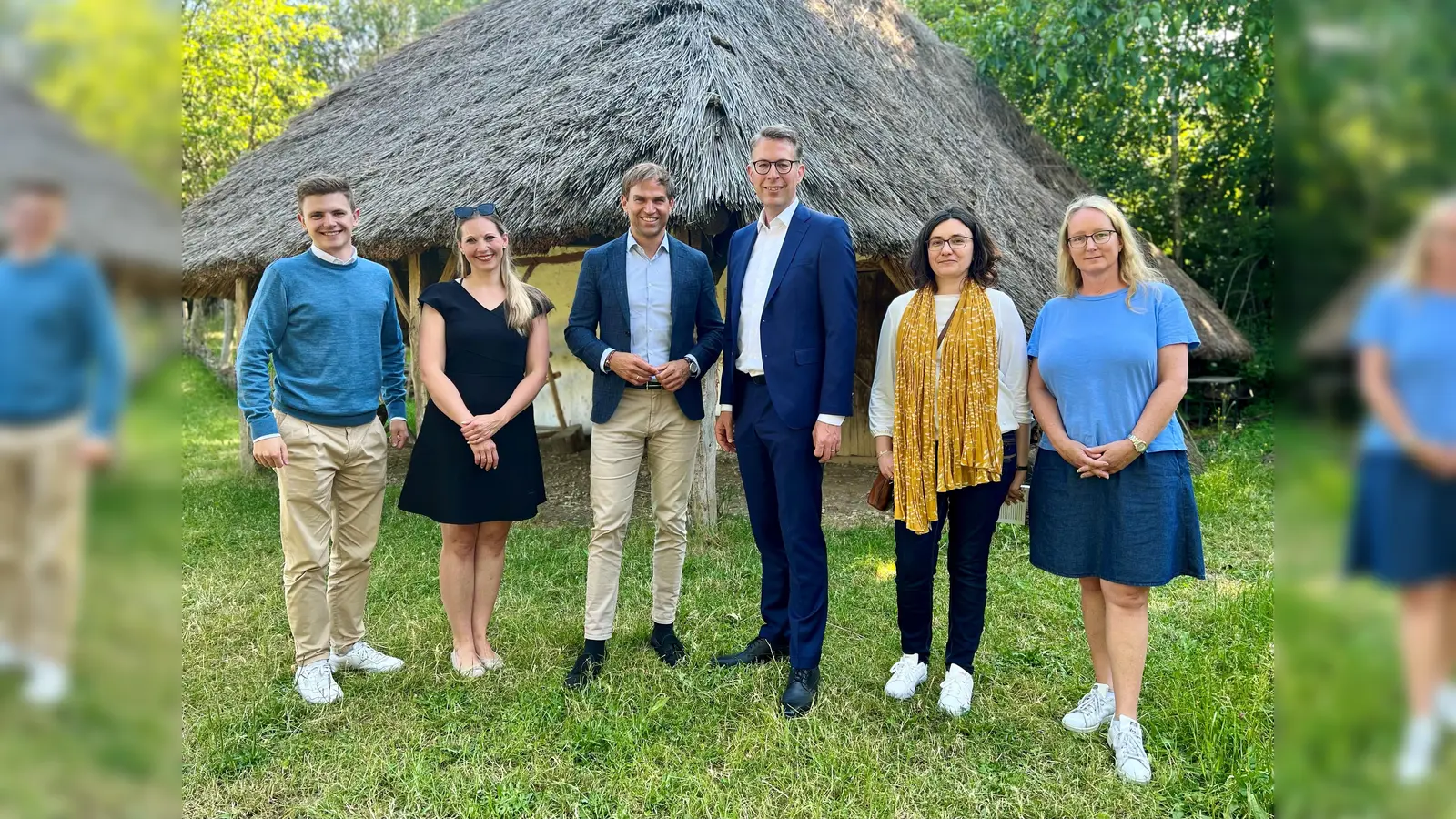 CSU München-Land war zu Gast im nördlichen Landkreis (v.l.): Nevio Zuber, Dorothea Wallura, CSU-Ortsvorsitzende, Maximilian Böltl, CSU-Landtagskandidat, Markus Blume, Staatsminister, Jennifer Bagley, Museumsleiterin Bajuwarenhof, Karin Hobmeier, Bezirksrätin. (Foto: Zuber)