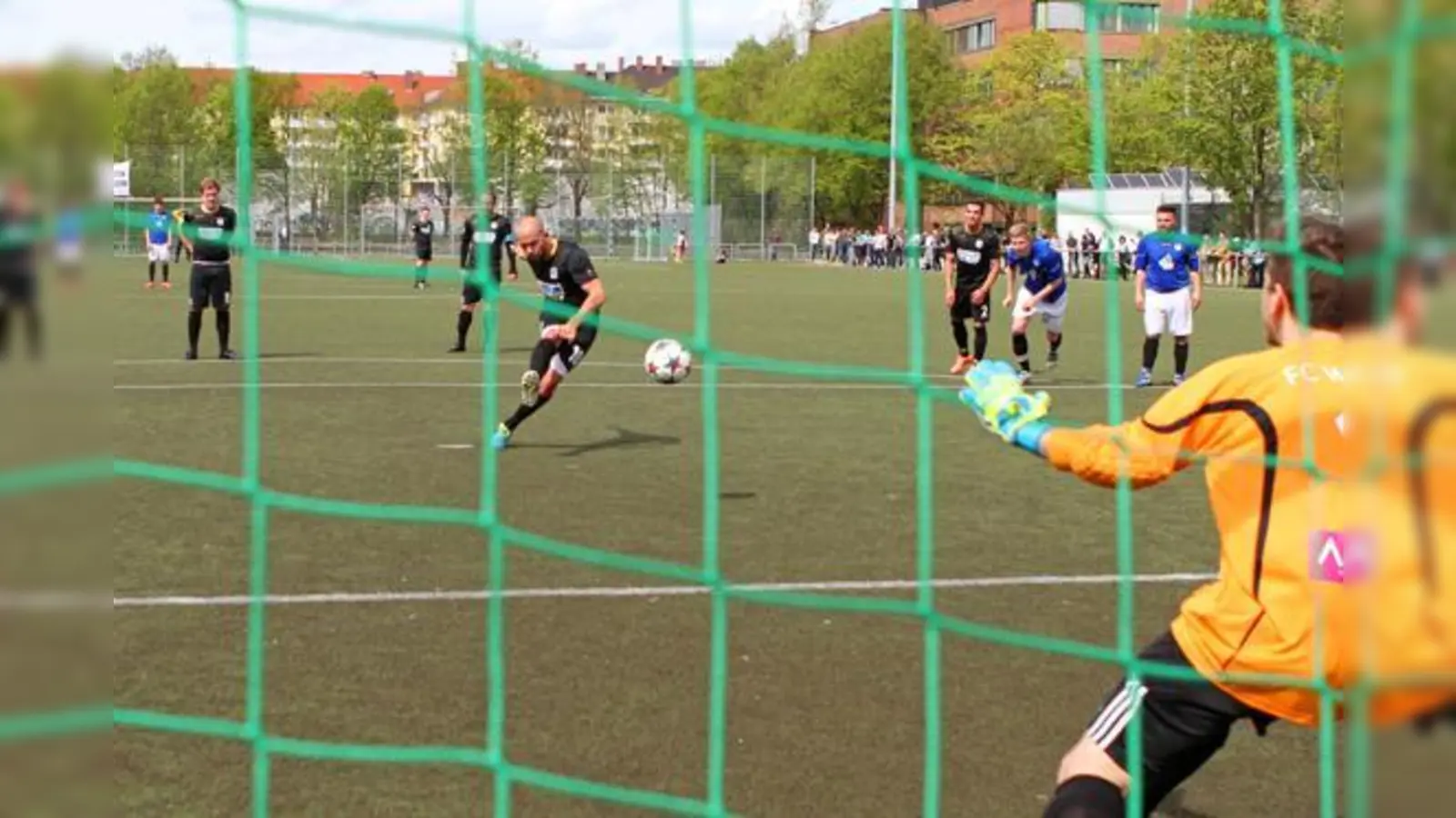 Trifft per Strafstoß: Florian Heckenberger.  (Foto: A. Wild)