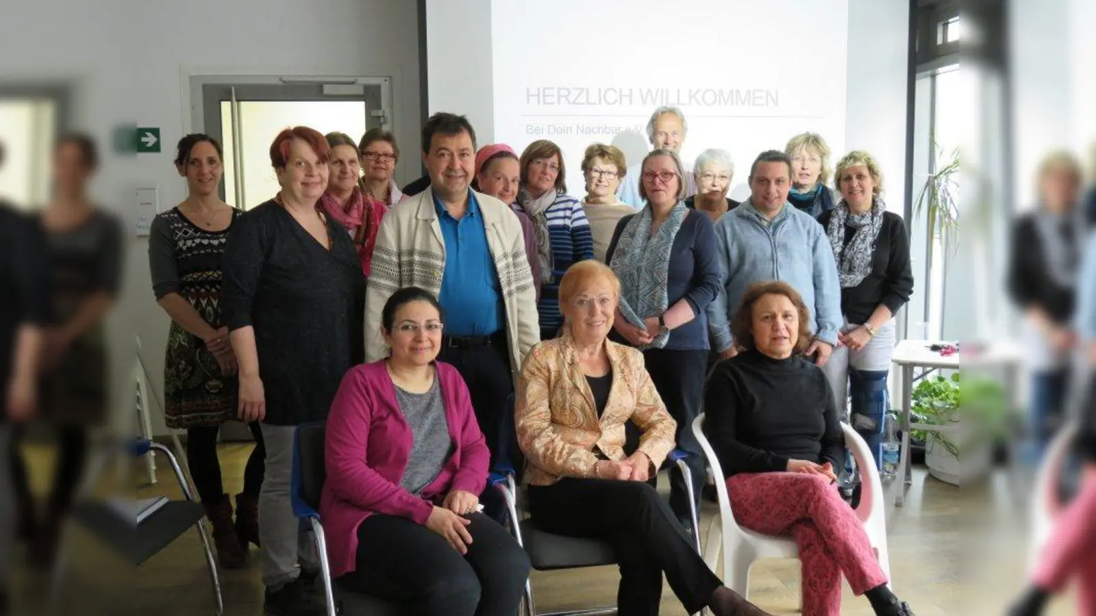 Ehrenamtliche Helfer bei „Dein Nachbar“ – Sie alle ließen sich jüngst bei „Dein Nachbar“ in der Agnes-Bernauer-Straße 90 zu Alltagsbegleitern schulen. (Foto: pi/ Dein Nachbar e.V.)