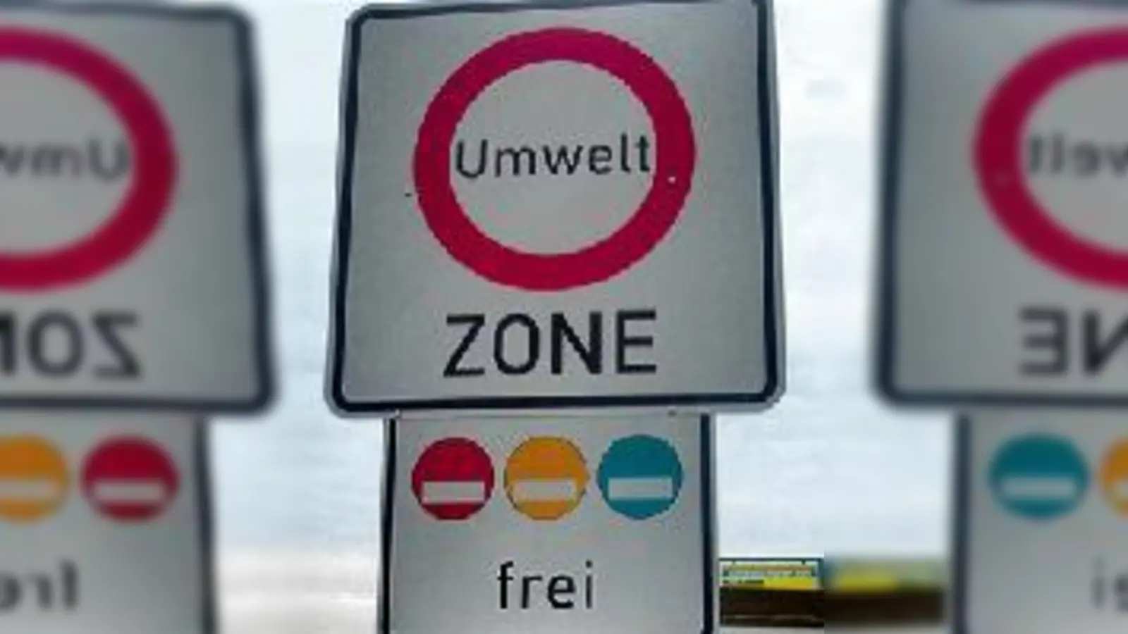 Ab 1. Januar werden Verstöße gegen die Bestimmungen der Umweltzone geahndet. (Foto: Umwelt-Plakette)
