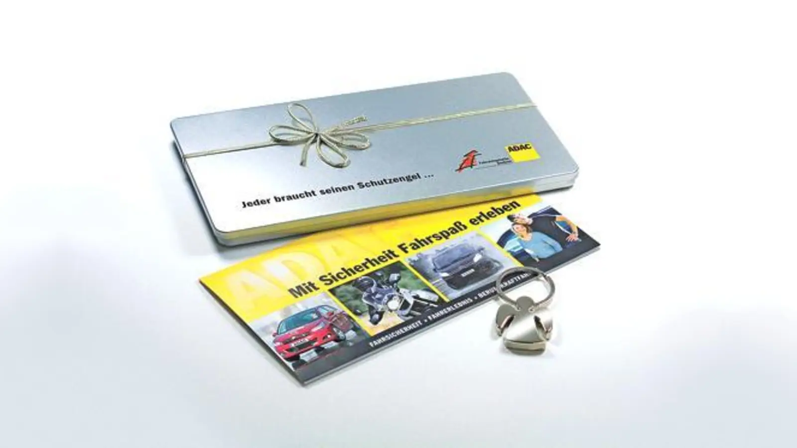 Kommt gut an: ADAC Geschenkbox mit Schlüsselanhänger und Fahrsicherheits-Trainingsgutschein.  (Foto: ADAC)