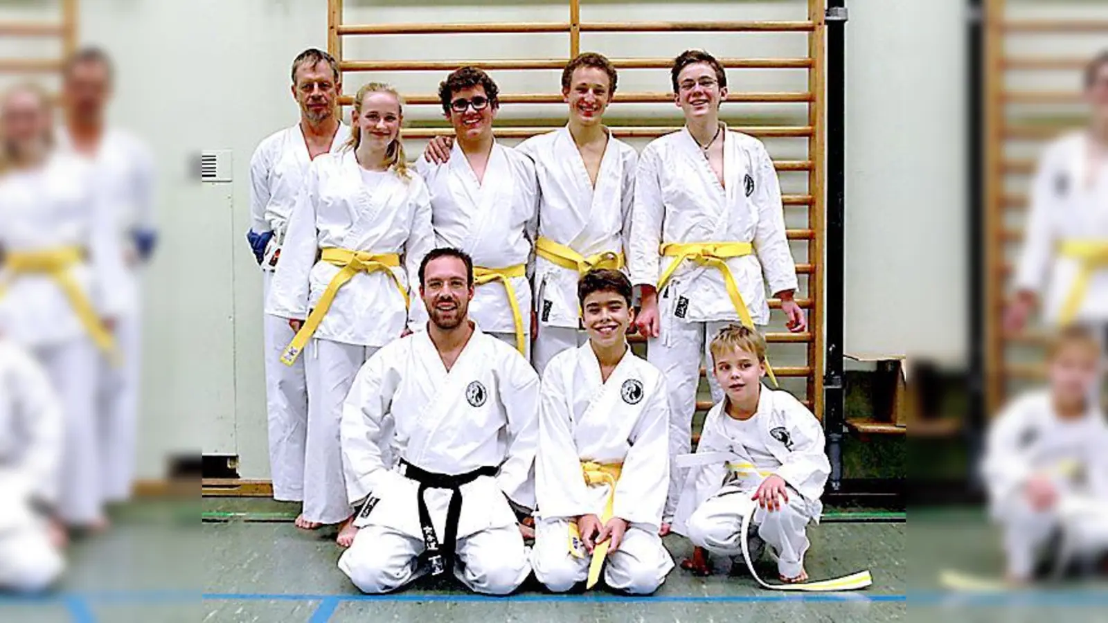 Stolz präsentierten die erfolgreichen Karatekas ihre neu erworbenen Gürtel.	 (Foto: VA)