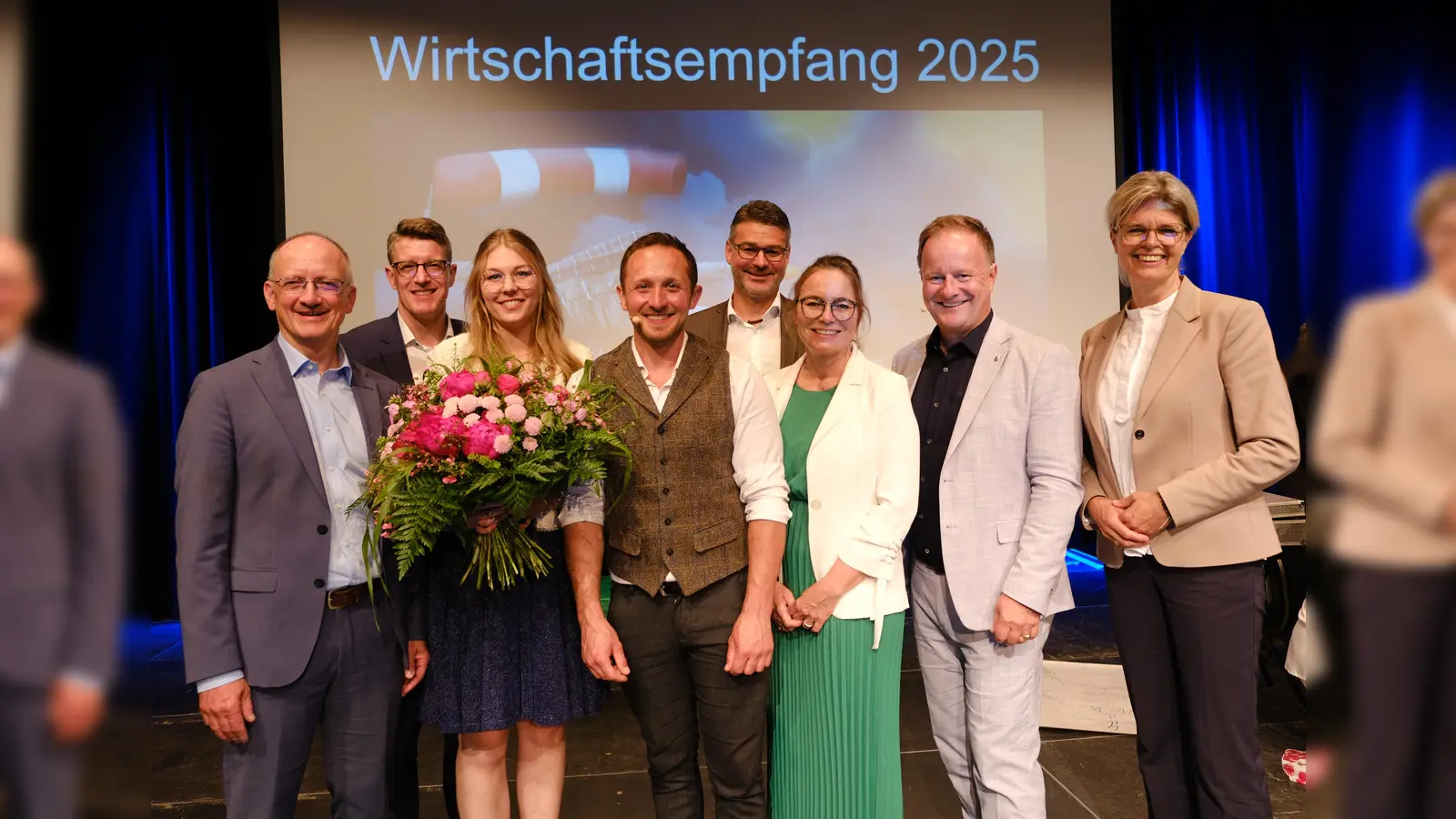 Beim Wirtschaftsempfang: Landrat Robert Niedergesäß (2.v.r.) mit namhaften Gästen aus der Verwaltung und Wirtschaft. (Foto: © Landratsamt Ebersberg )