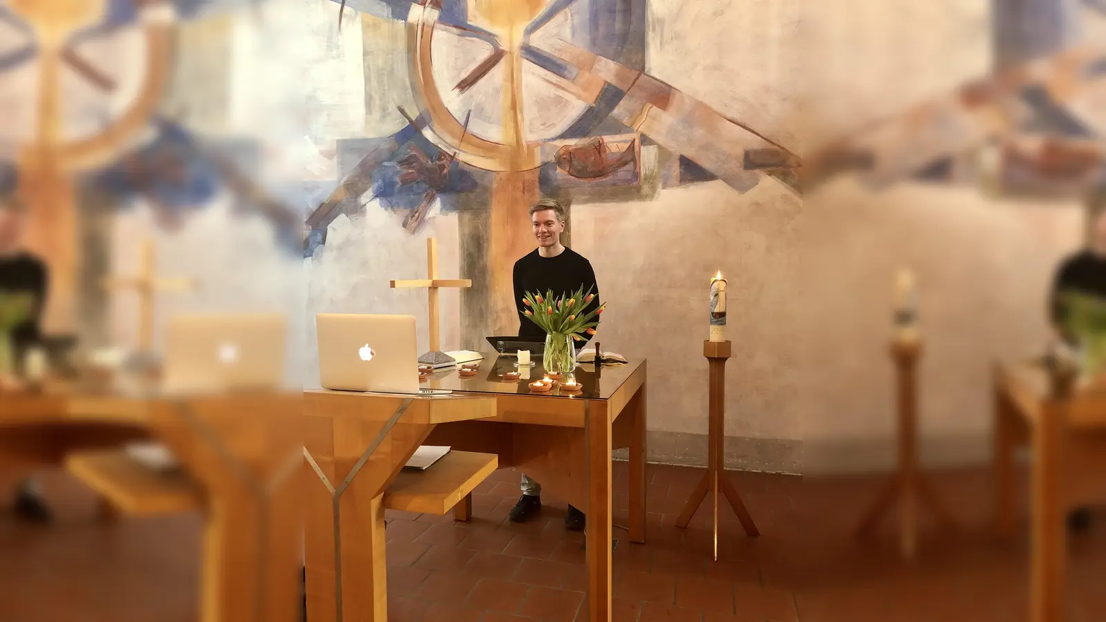 Vikar Tim Sonnemeyer gestaltet zusammen mit seinen Kollegen online-Andachten für die Gläubigen. (Foto: VA)