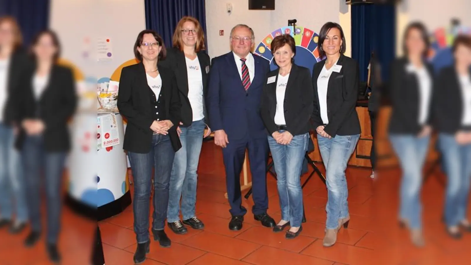 Bürgermeister Josef Riemensberger eröffnete die Messe. Veranstaltet wurde diese vom Team der vhs Eching. 	 (Foto: VA)