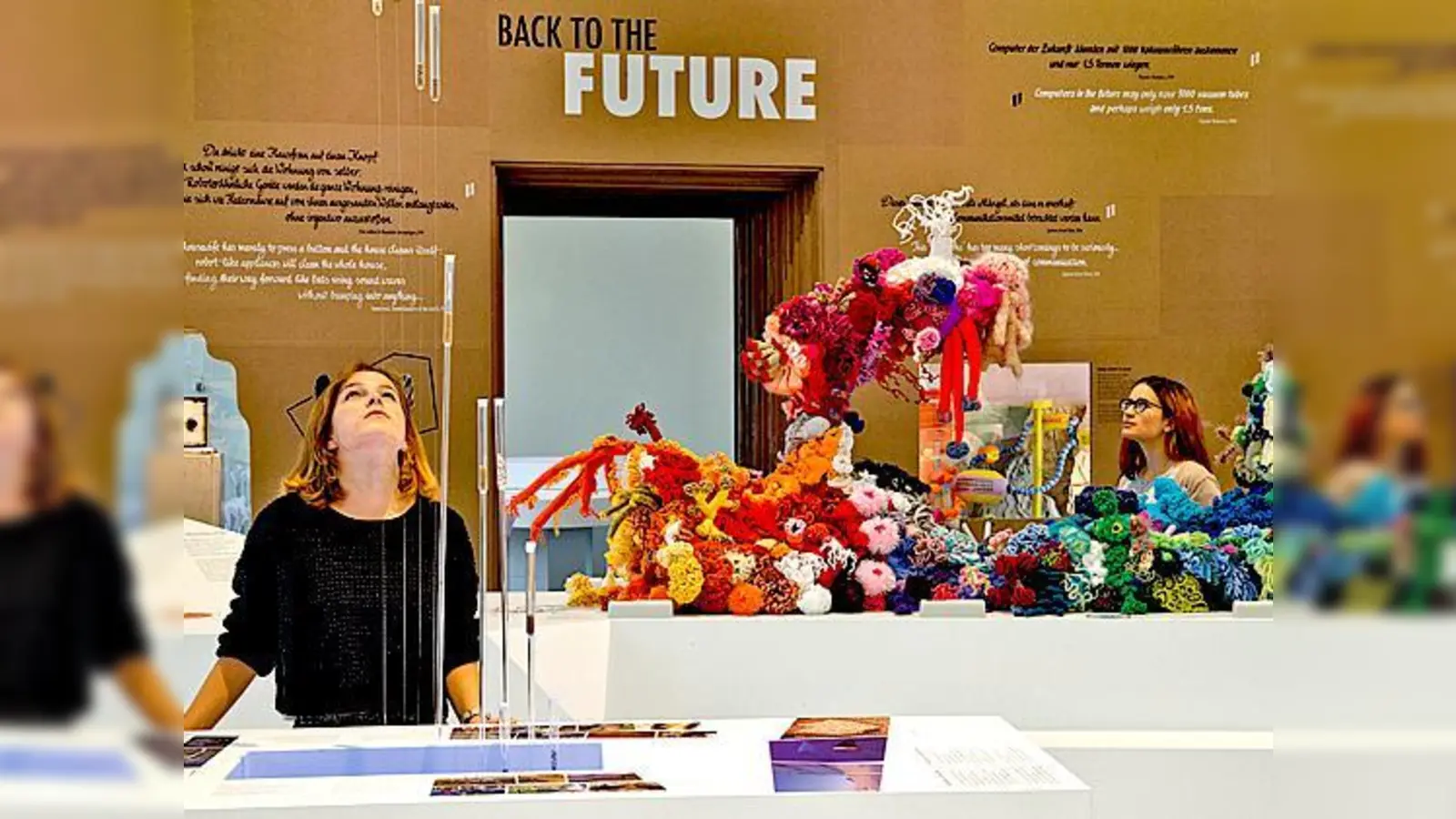 Ein gehäkeltes Korallenriff  ein Objekt der Ausstellung »Willkommen im Anthropozän«. 	 (Foto: Deutsches Museum)