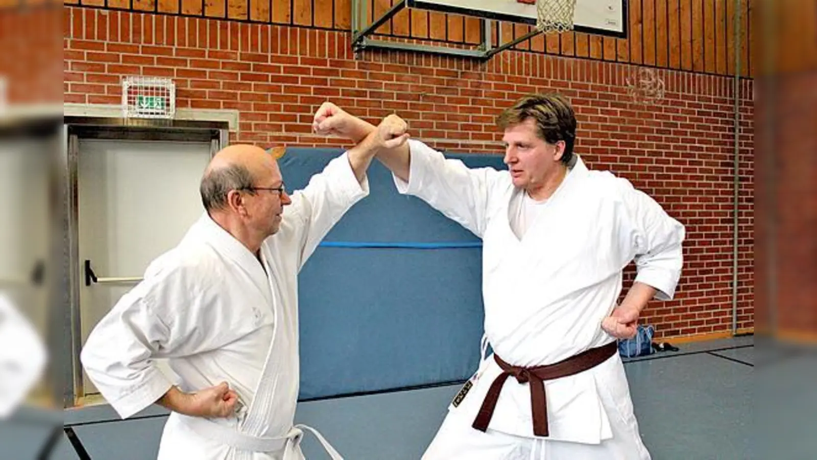 Zwei Aktive des Karate-Teams Grasbrunn: Hans-Jürgen Lux (links) und Martin Wimmers.	 (Foto: privat)