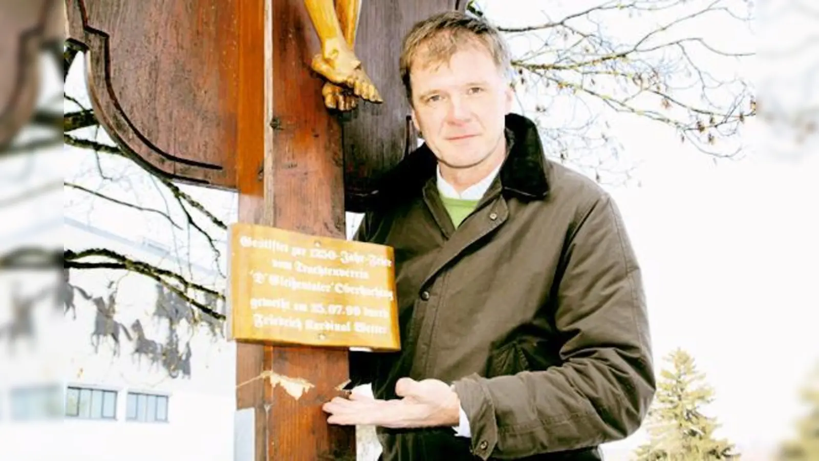 Bürgermeister Stefan Schelle ist empört über die Zerstörung der Feldkreuze.   (Foto: hol)