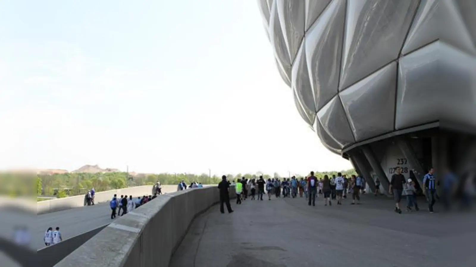 Abverkauf für Löwenfans in der Allianz Arena.  (Foto: A. Wild)