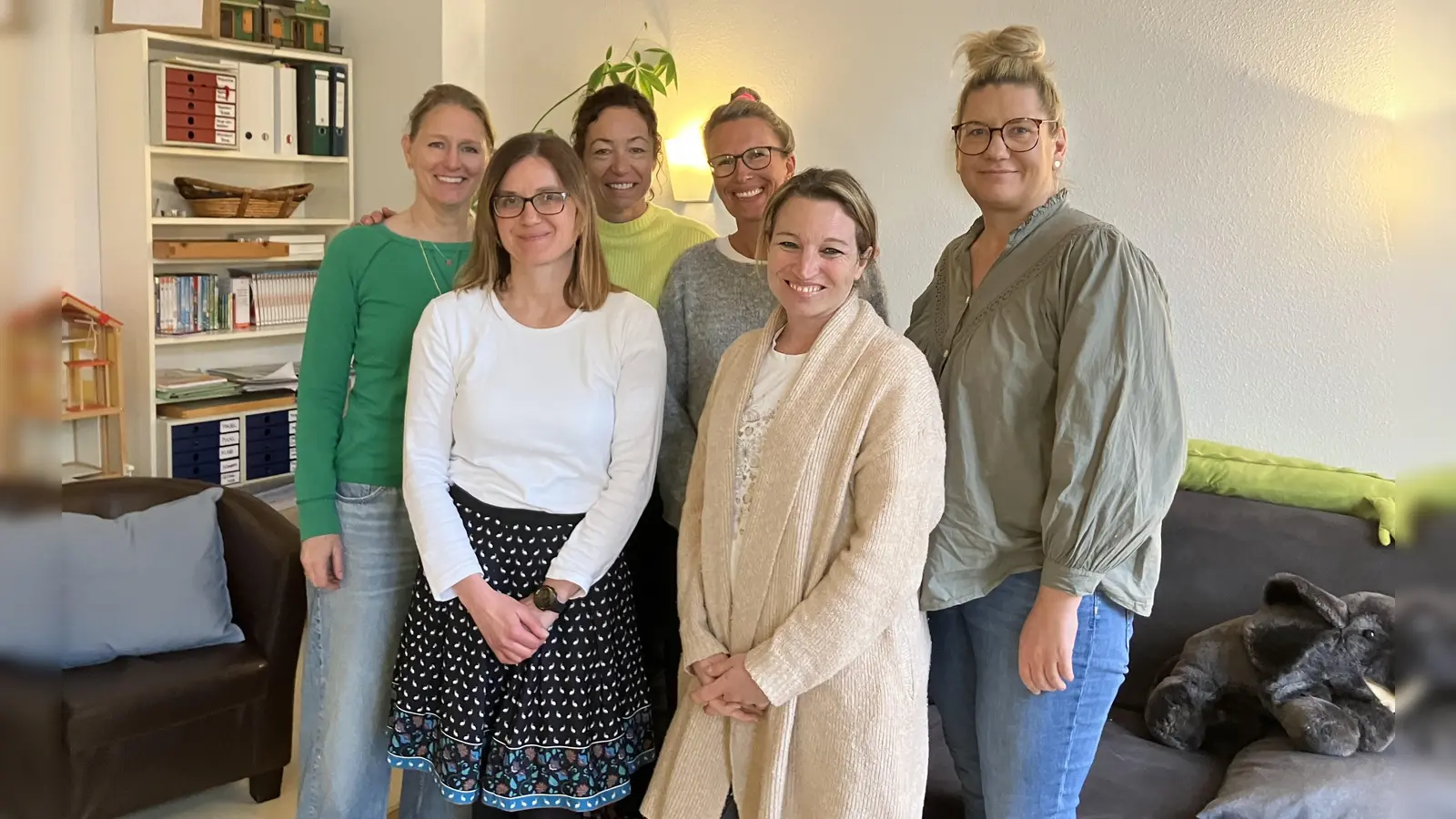Freuen sich über das Projekt (v.l.): Martina Rusch (Kinderschutzbund Starnberg), Daniela Ulbricht (Gesundheitsamt Starnberg), Astrid Sommer (Hebamme), Julia Ursprung und Nicole Karl (Gesundheitsamt Starnberg), Katrin Haberzettl (Leitende Hebamme Klinikum Starnberg). DKSB (Foto: DKSB)