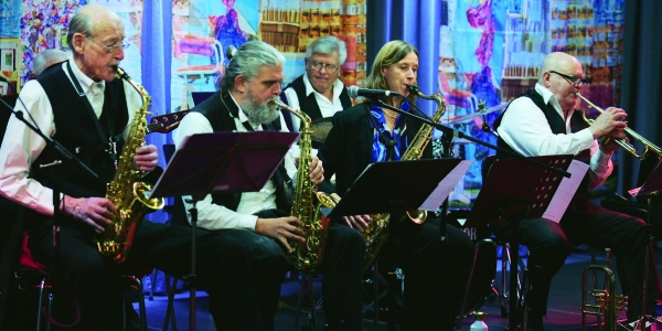 Das East-West-Swing-Sextett spielt regelmäßig im Bambusgarten zum Tanznachmittag auf. (Foto: Veronika Müller)