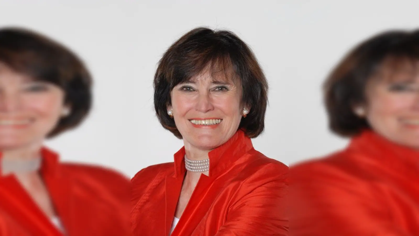 Ursula Sabathil: „Es ist schön, wenn man am Infostand mit Menschen ins Gespräch kommt und merkt, sie genießen es, einmal von ihren Sorgen und Nöten erzählen zu können!” (Foto: pi)