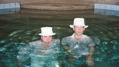 Über Vertrautheit und Nähe geht es im Gesprächsstück von Teresa Dopler. (Foto: Pasinger Fabrik)