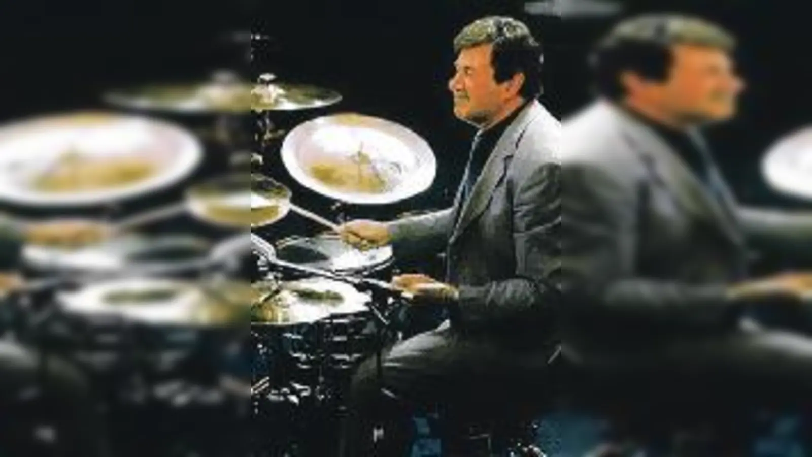 Pete York  voll in seinem  (Element.Foto: VA)