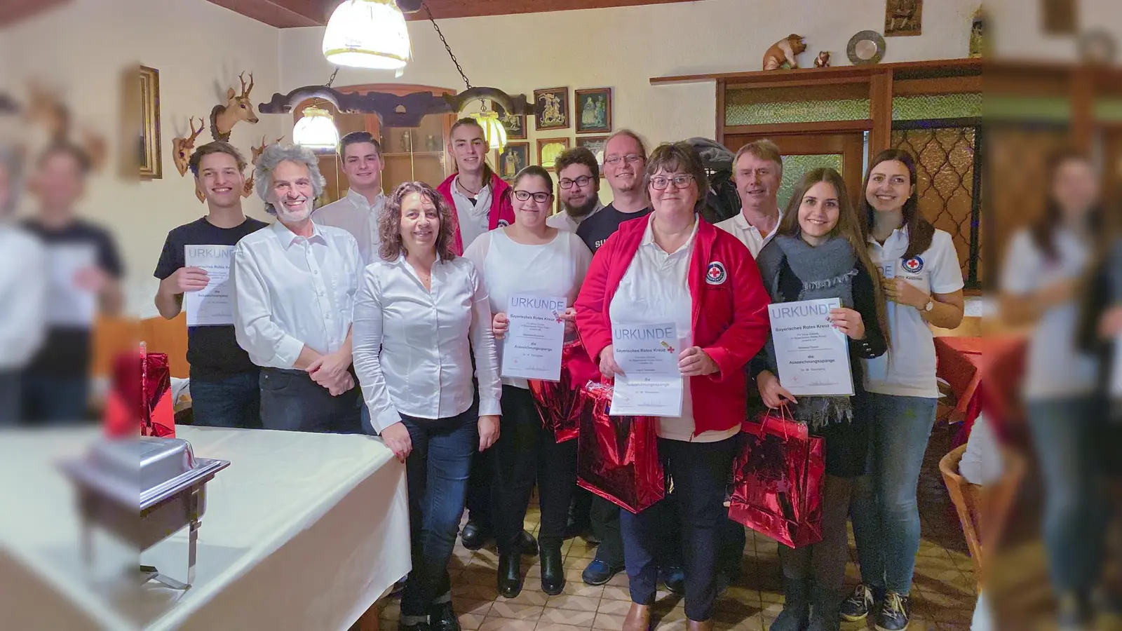 Bei der BRK Wasserwacht Glonn wurden zum Jahresende Mitglieder geehrt. (Foto: BRK)