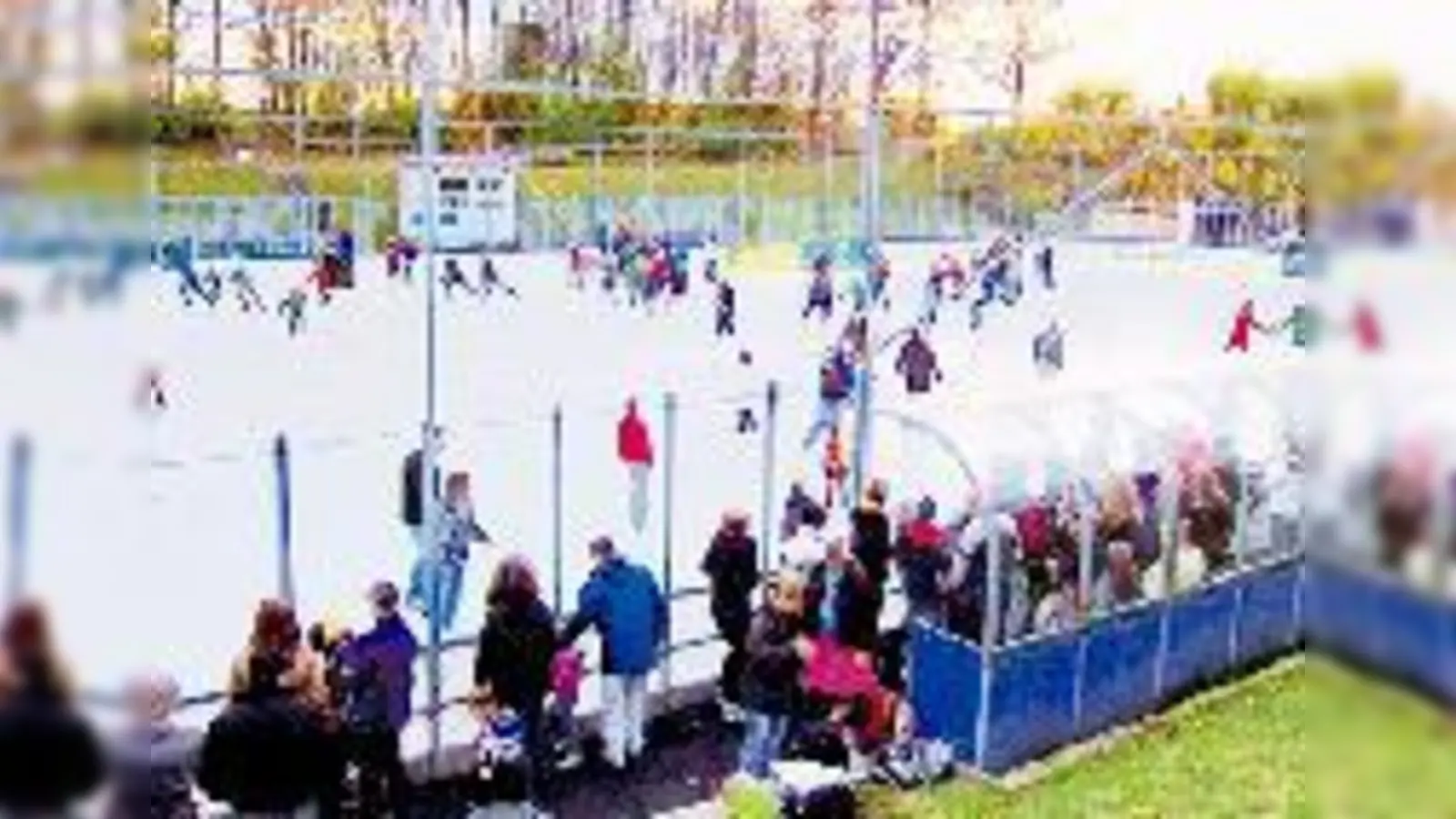 Viele begeisterte Besucher feierten mit dem Eis und Rollsport-Club Ottobrunn den 30. Geburtstag des Vereins. (Foto: Pietsch)