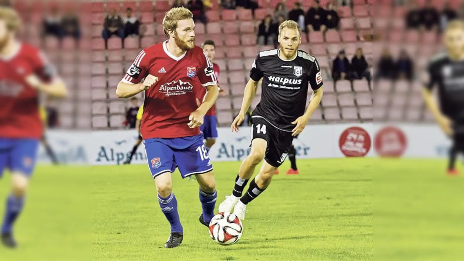 Gegen den Halleschen FC gab es für die Hachinger und Yannic Thiel eine bittere 0:4-Heimklatsche. Jetzt wollen die Rot-Blauen wieder siegen.	 (Foto: Stefan Kukral)